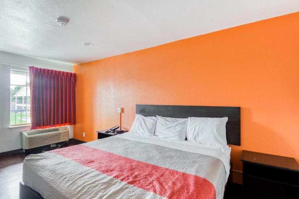 Oyo Hotel Baton Rouge Mid City Exterior photo